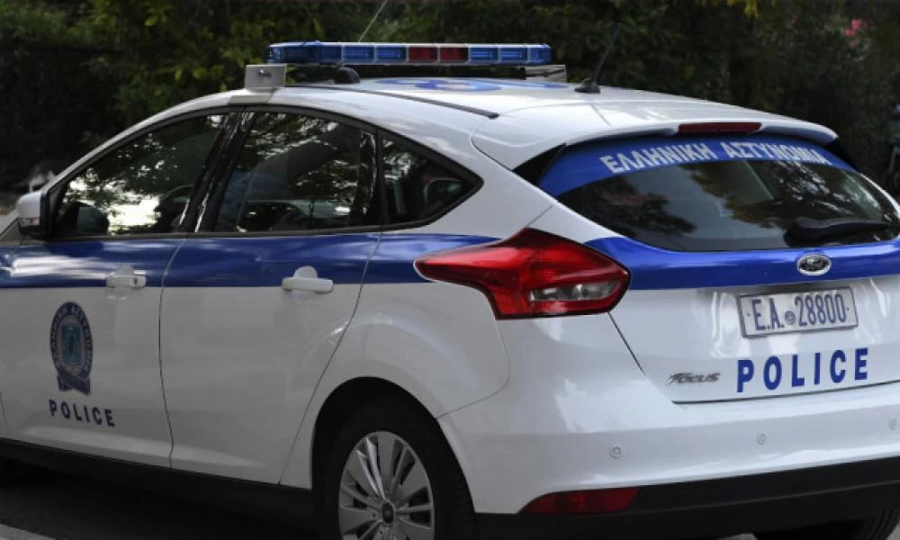 Θεσσαλονίκη: Υπάλληλος μίνι μάρκετ τα έβαλε με ληστή -Εισέβαλε με χειρουργική μάσκα και όπλο